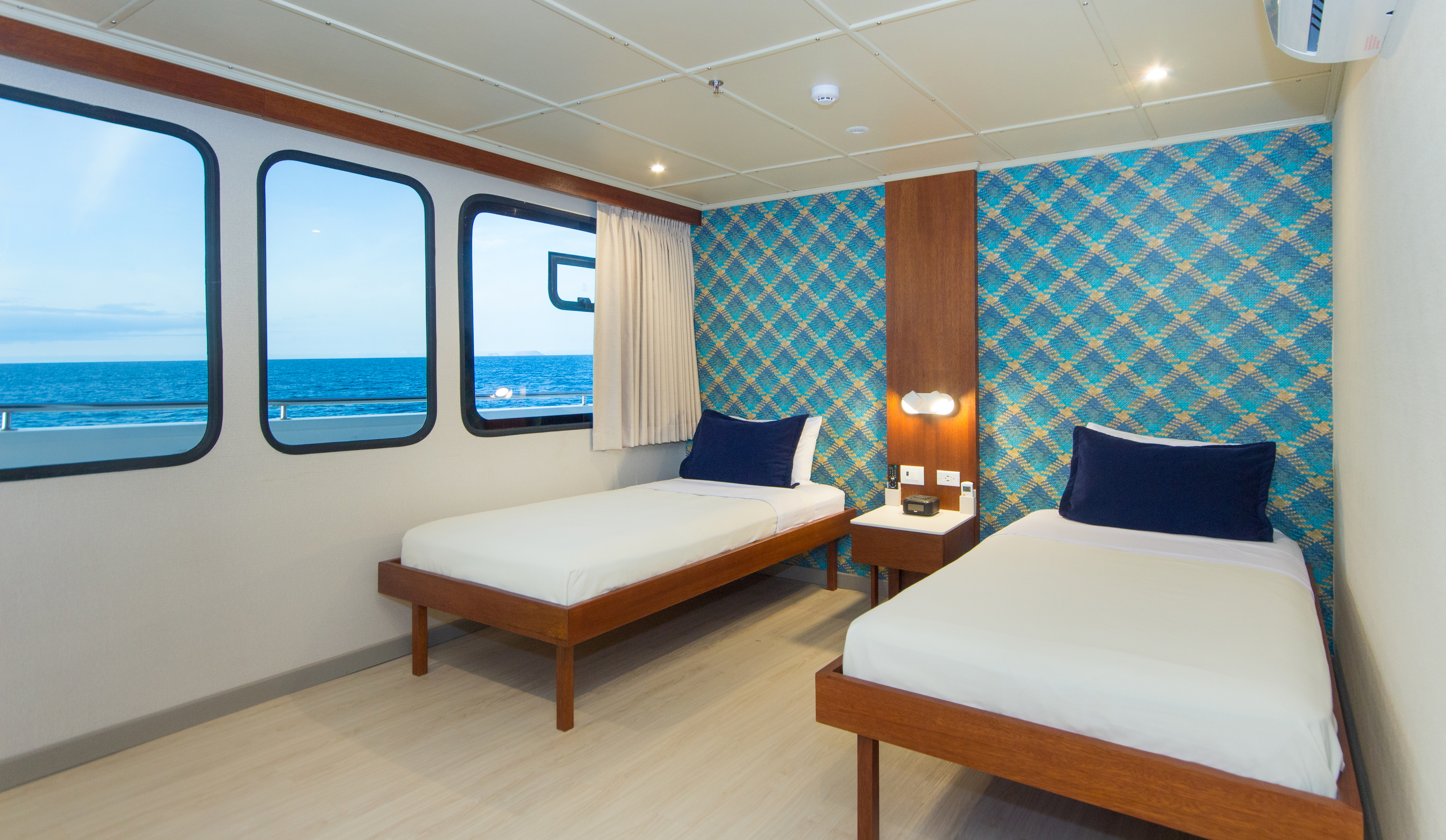 Tip Top V-Main Deck-Twin Cabin